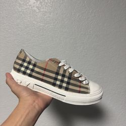 Burberry converse 