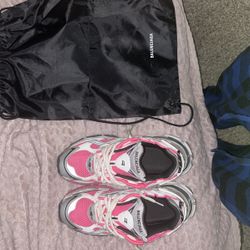 Balenciaga Runners Pink And White  Size  11 And Bag Come With It 