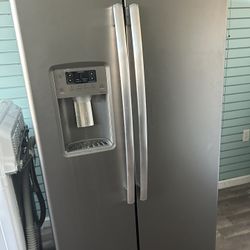 GE SIDE BY SIDE REFRIGERATOR $450