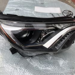 2016-2017-2018 Toyota RAV4 Headlight Halogen Right Side Oem