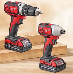 Milwaukee 18V cordless compact drill set