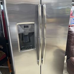 Like New GE Refrigerator 