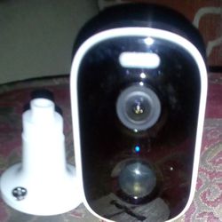SECURITY CAMERA , WORKS IN GOOD CONDITION, VERY EASY TO USE ITS WIRELESS AND NO MONTHLY FEE JUST DOWNLOAD THE APP VIDEOS ARE SAVED TO YOUR PHONE  