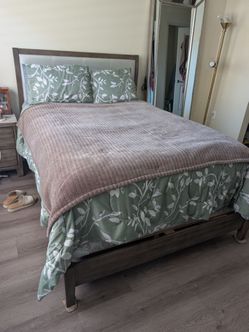 Full size bed