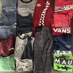 Mens Small/Medium Shirts - 17 Piece Lot