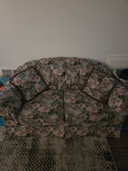 2 seats floral couch.