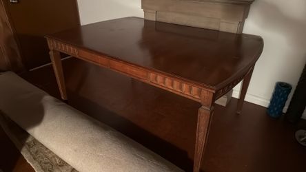 Beautiful Vintage Expanding Dining Table