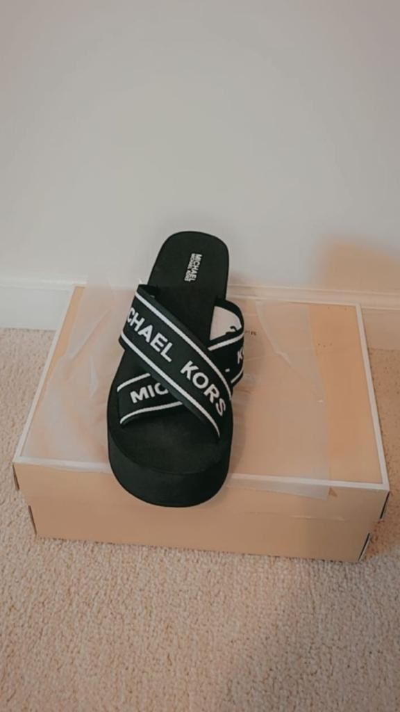 Authentic Michael Kors Sandals For Women Size 9