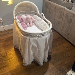 Pottery Barn Bassinet With Mattress Pad Set
