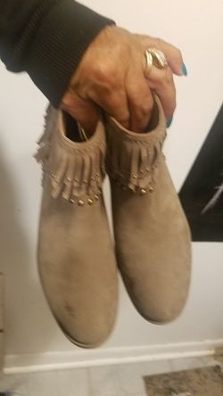 Ankle ugg suede boots New sz7 hasnt sold yet pet smke free home