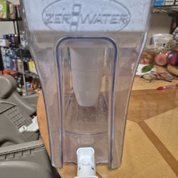 Zerowater 32 Cup Ready Read Water Filtration Dispenser - Normally Retails For $34!  Used It For A Short Time, Works Great!