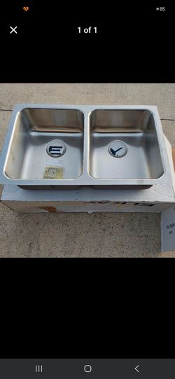 Kitchen sink undermount