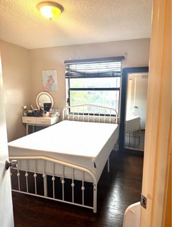 Full bed white