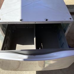 Laundry Pedestal  Whirlpool 