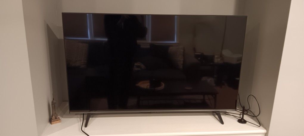 LG 55” 4K UHD Smart TV 2160p webOS, 55UQ7070ZUE