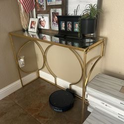 Decorative Table Gold With A Mirrored Top