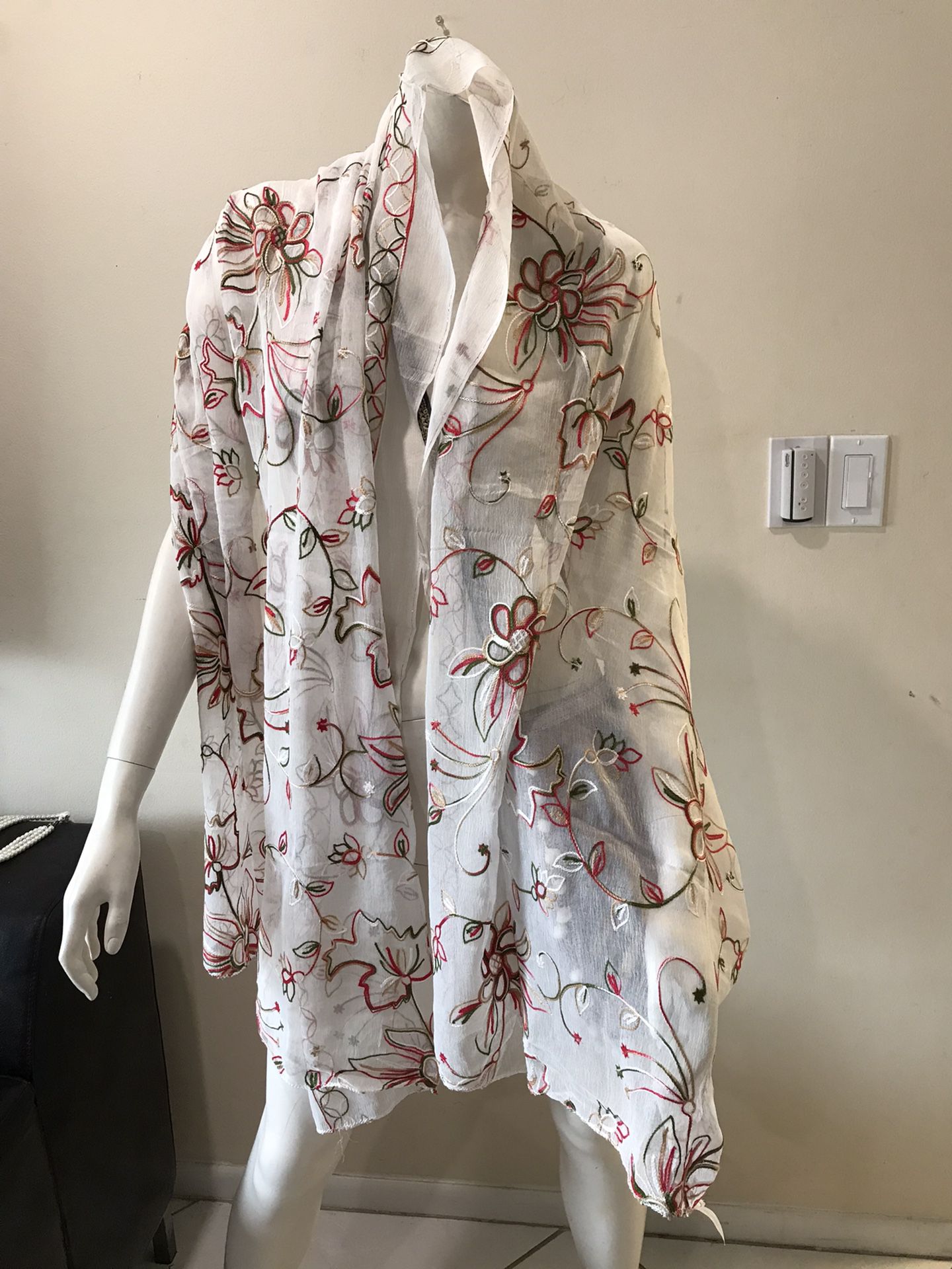 Women’s Embroidered Duppatta/shawl/scarf/wrap/hijab/white/brand new
