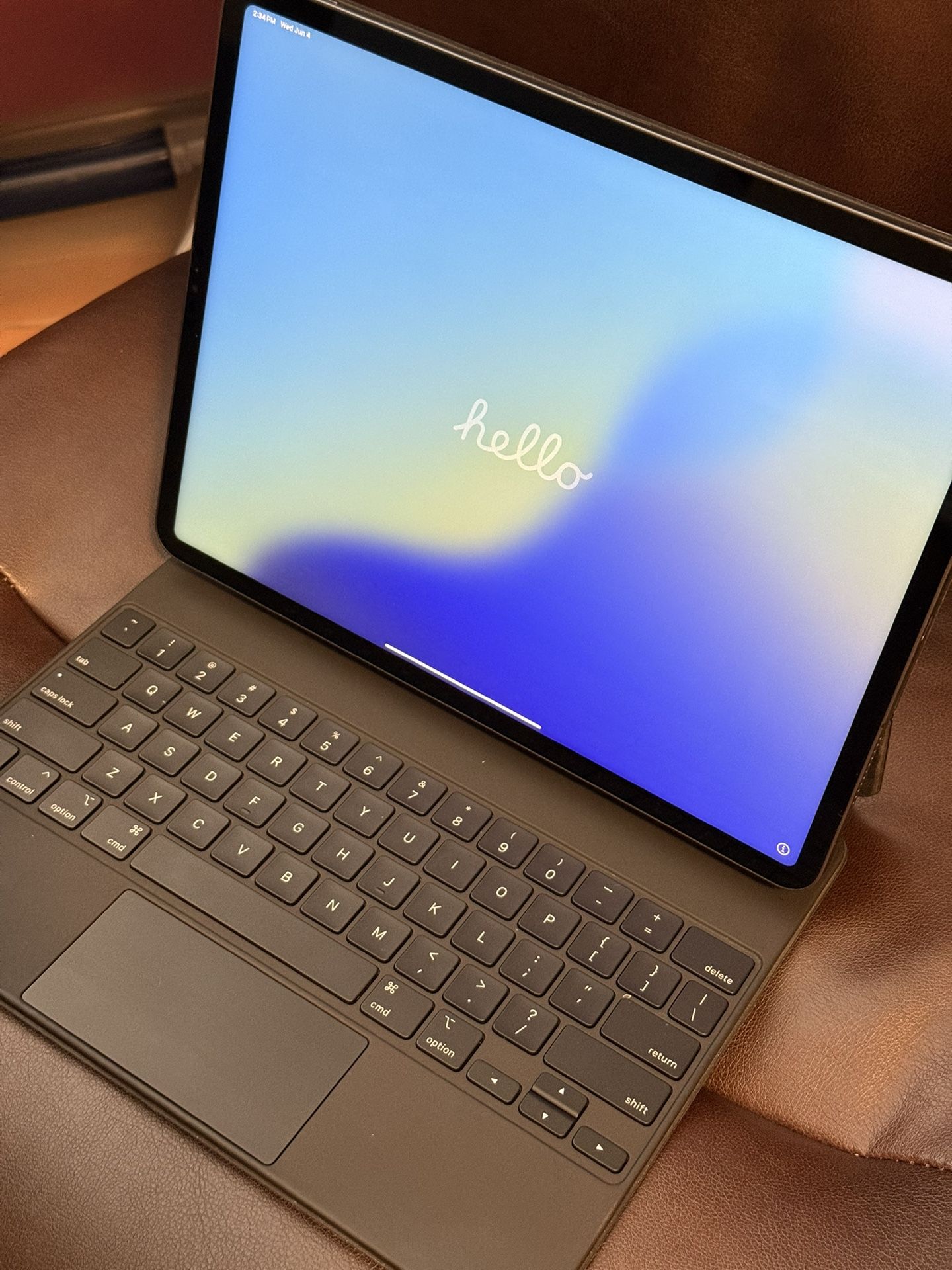 iPad Pro 12.9 Inch (5th Generation) WiFi & Cellular 1TB Space Grey & Magic Keyboard