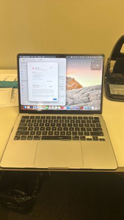 2022 MacBook Air M2 13.6” – 8GB RAM – AppleCare+ Until 2027 – Excellent Condition