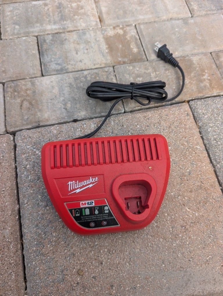 Milwaukee M12 Charger
