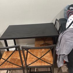 Small table 3 Chairs Free