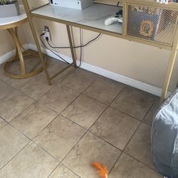 Desk/table