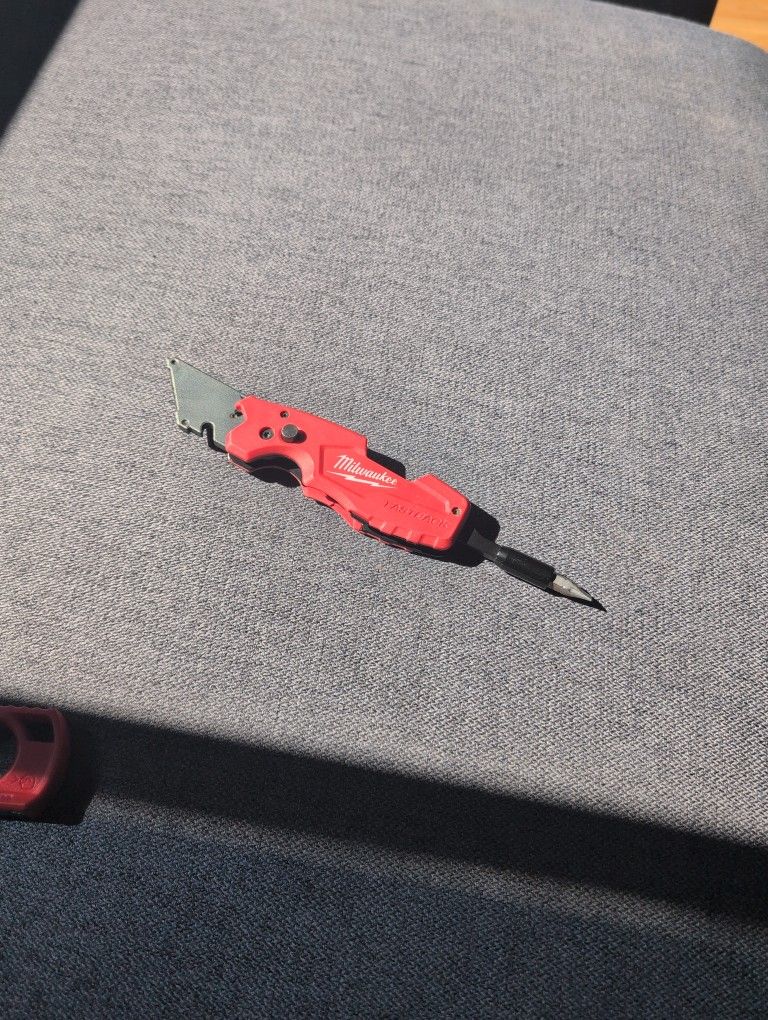 Milwaukee Fastback 8-3/4 in. Folding 6-in-1 Utility Knife Red 1 pc