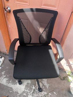 mid-back black mesh office chair