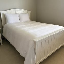 Crate and Barrel Full Size Bed (Comforter + Mattress + Bed Frame)
