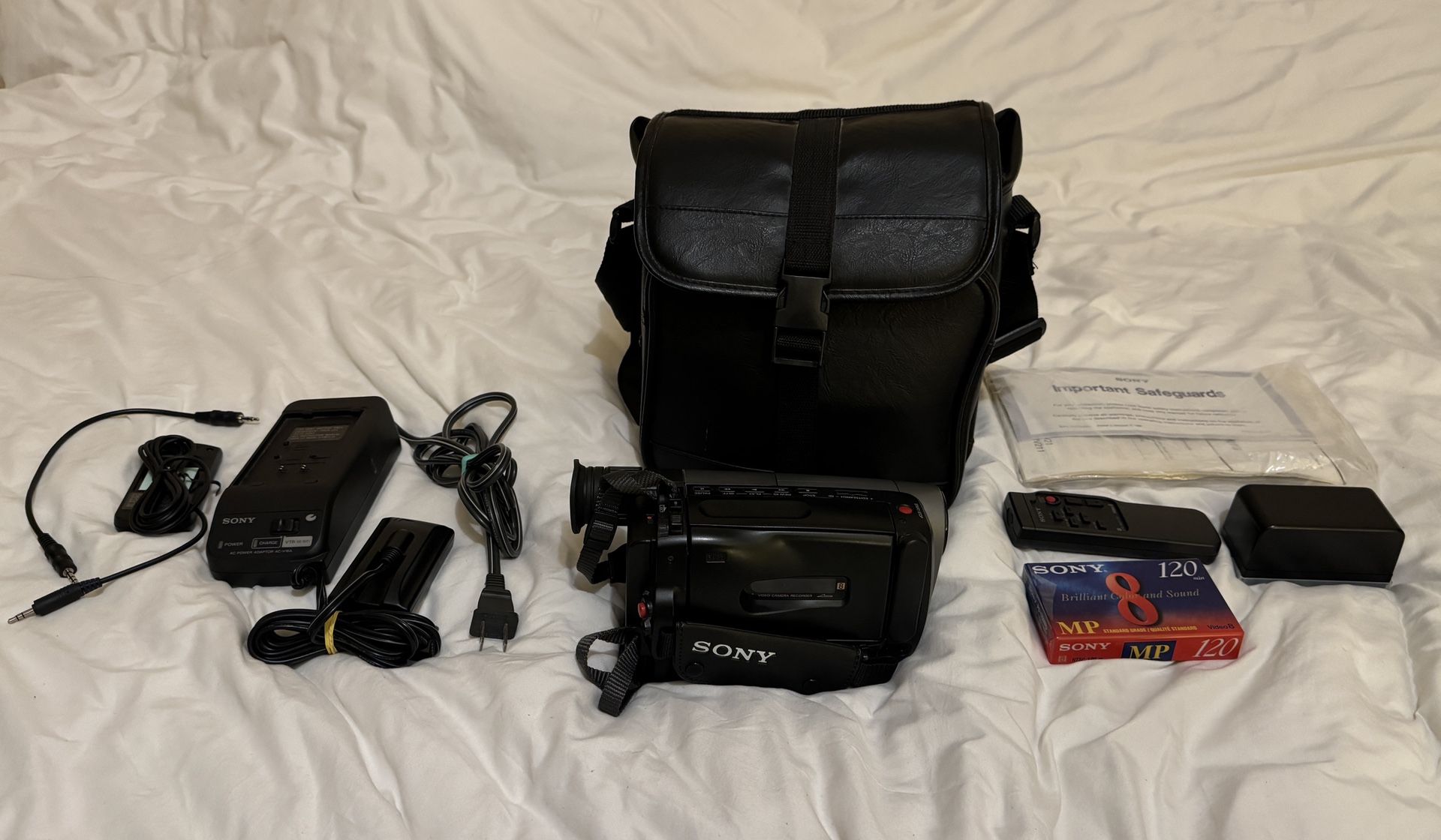 Sony Handycam CCD-TRV11 8mm Camcorder with Batteries and Accessories (Tested)