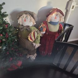 Super Cute Pair Of Scarecrows
