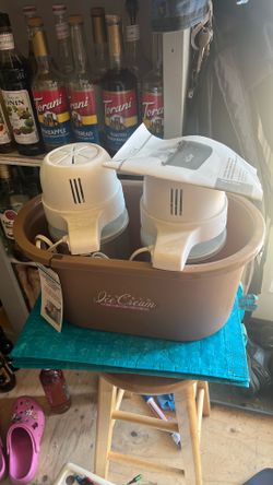 4qt Nostalgia electric ice cream maker