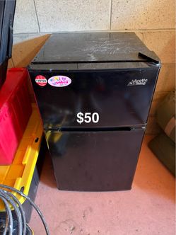 Mini Fridge w/freezer