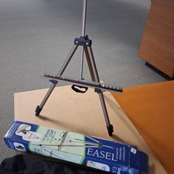 Artist/Presentation Easel $10