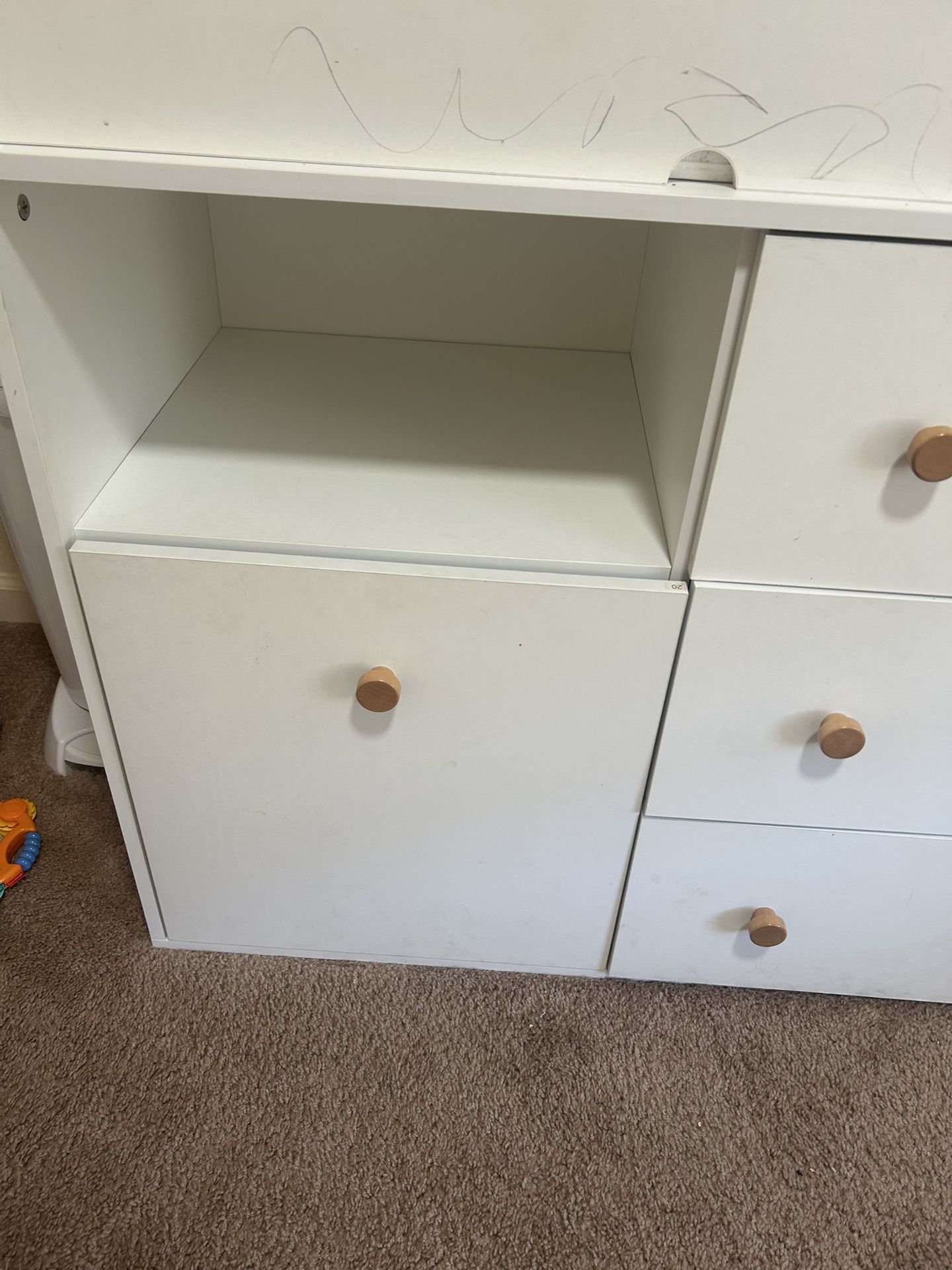 BABY DRESSER WITH CHANGING STATION