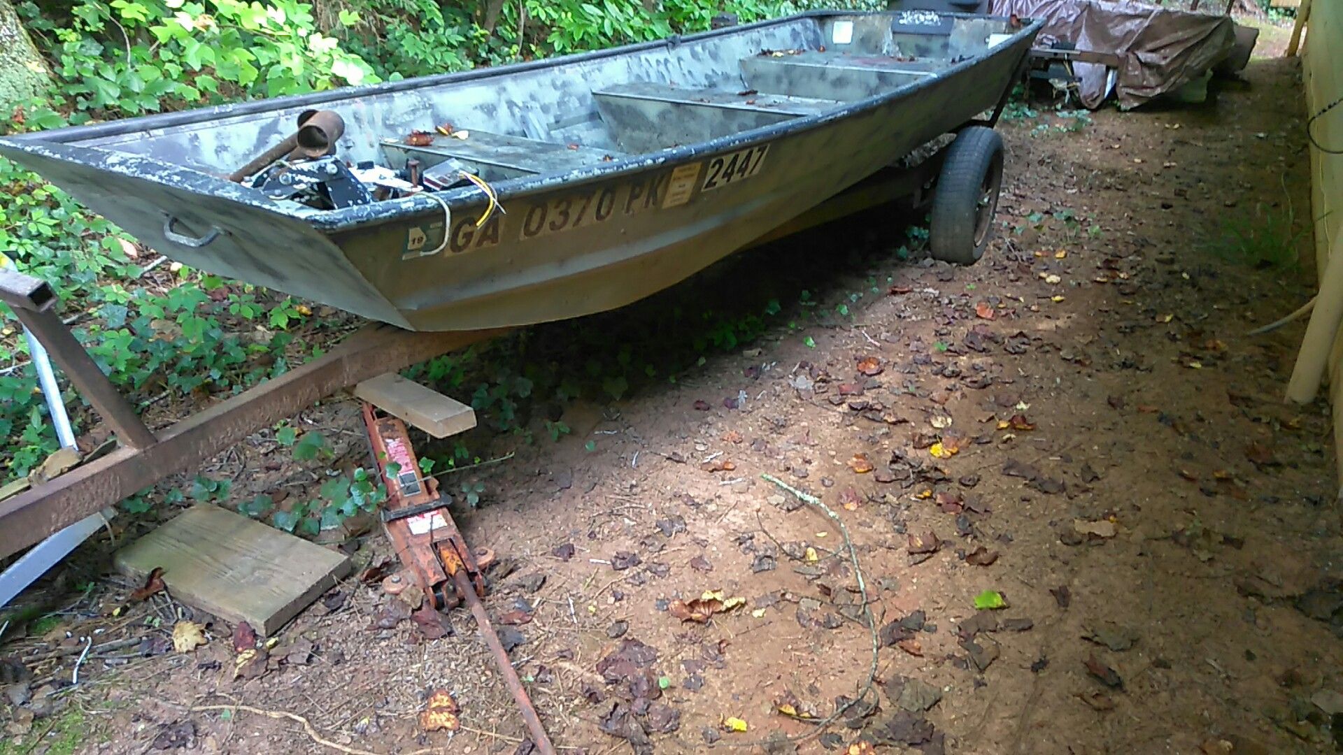 14 ft heavy gauge aluminum Jon boat with 3.5 outboard & new motor guide trolling motor with new Marine battery