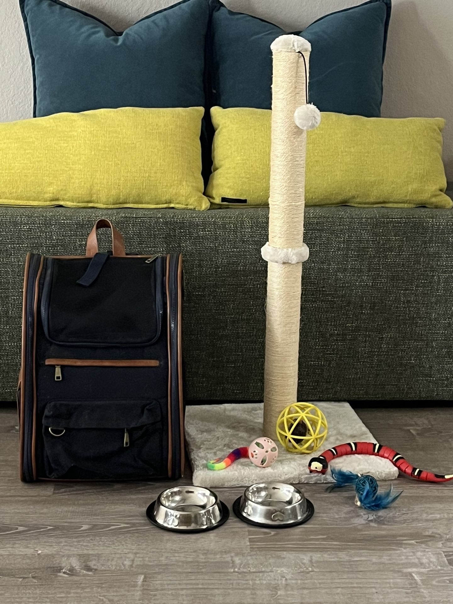 8PCS Welcome Cat Set- Scratch Post/ Pet Travel Backpack/ Cat Toys/ Cat Bowls