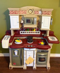 Step2 Upscale Party Time Play Kitchen. Includes all accessories shown. Very good preowned condition.