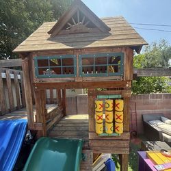 PLAY SET SWINGS INCLUDED P/up In Downey