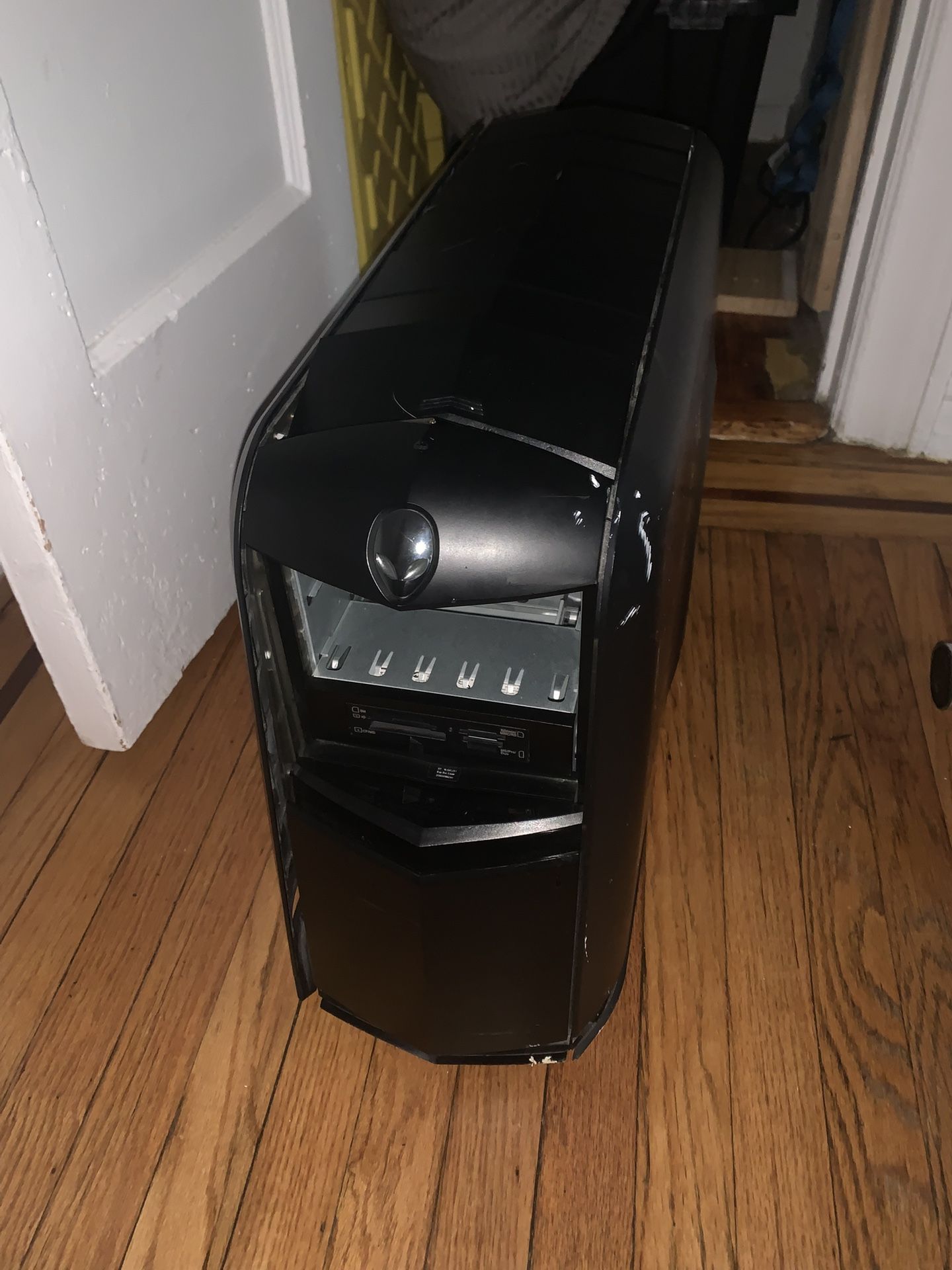 Alienware Aurora R4 Desktop – High-Performance Gaming/Workstation – For Enthusiasts/Upgrades Computer For parts