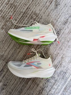 Brooks Hyperion Max running shoes