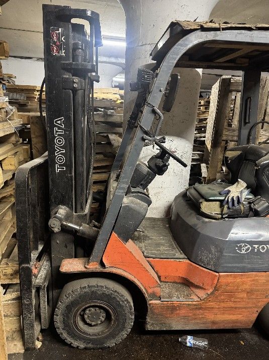 Forklift 