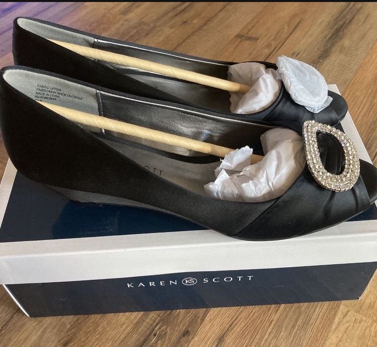 New! Karen Scott Embellished Evening Low Wedge Size 8.5