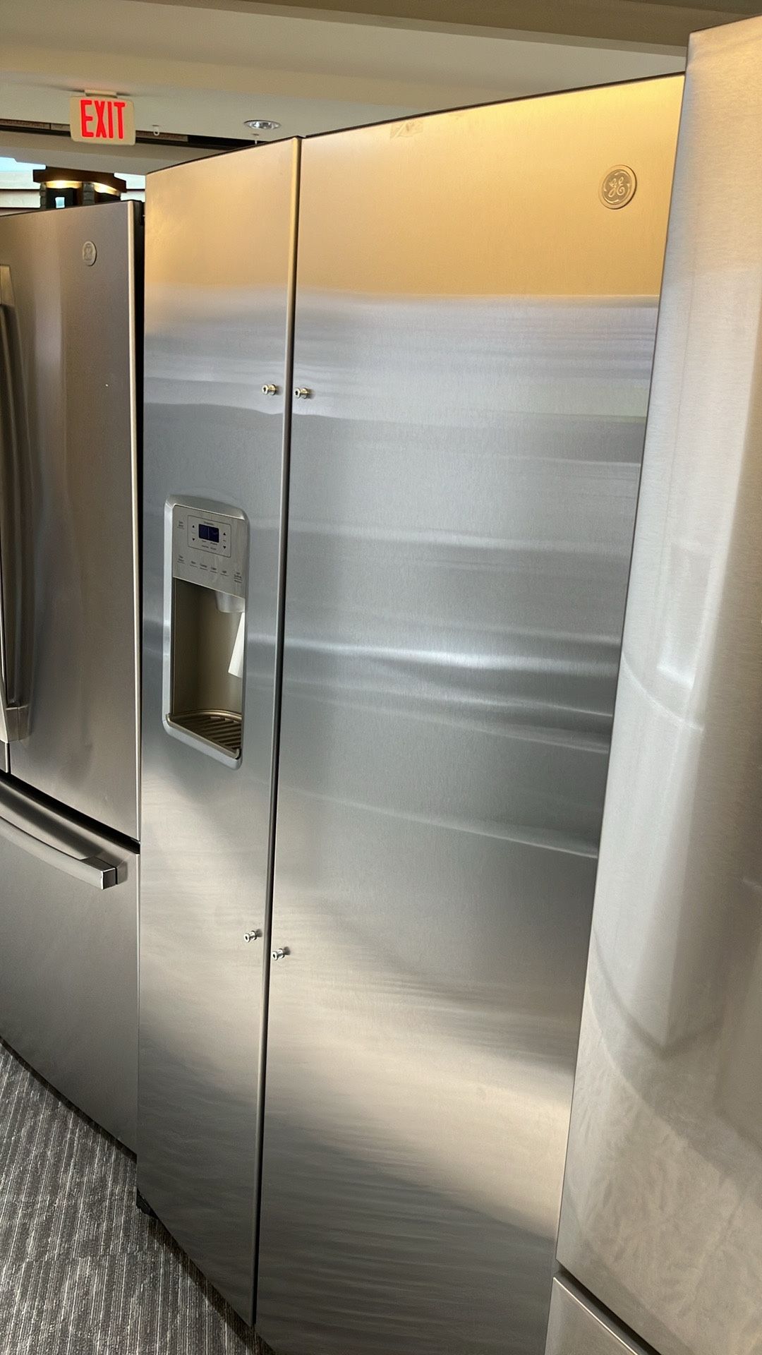 šLimited Time Onlyā±ļø 25.1 cu. ft. Side by Side Refrigerator in Fingerprint Resistant Stainless