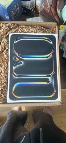 Brand new iPad Pro 11-inch (512GB, WiFi + cellular) - space black