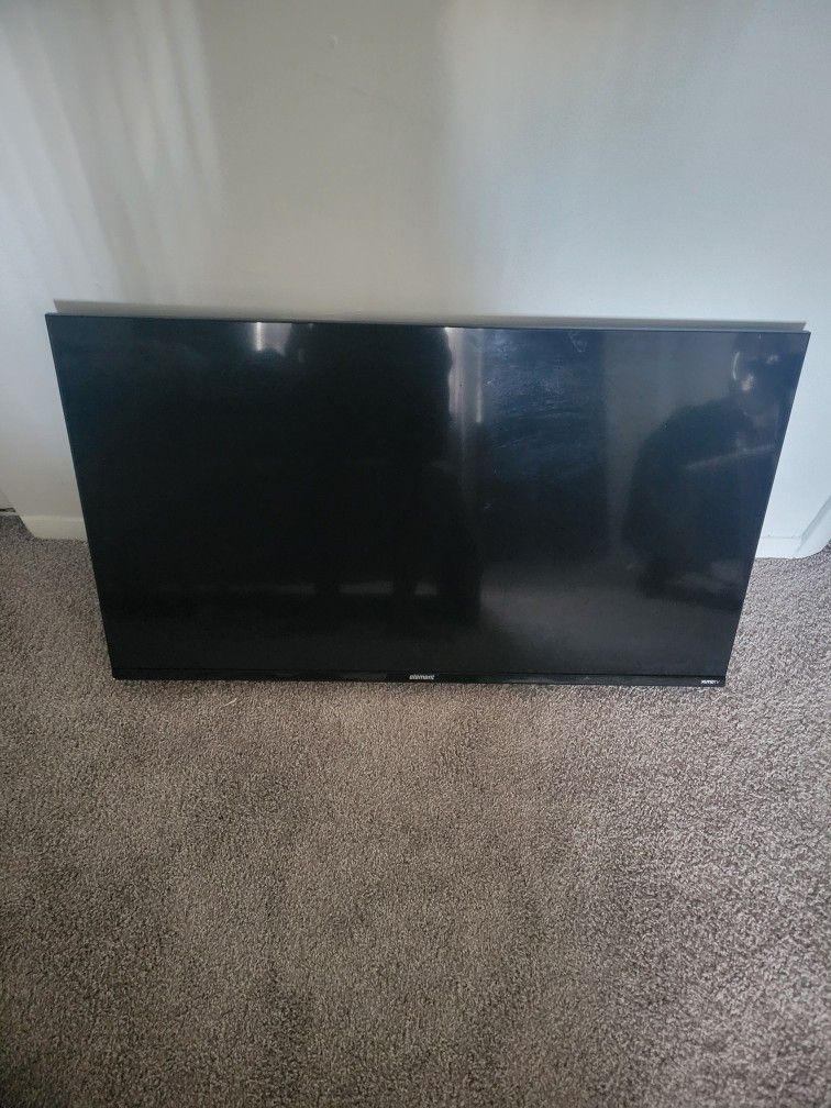 Element XUMO 43" LED & JVC ROKU 32" LCD Flat Screen TVs