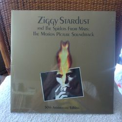 David Bowie - Ziggy Stardust and the Spiders From Mars. The Motion Picture Soundtrack. 50TH Anniversary Edition. 2LPs on Gold colored vinyl. New Seale