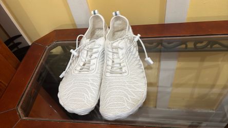Size 8.5 M White Peakfoot Shoes 
