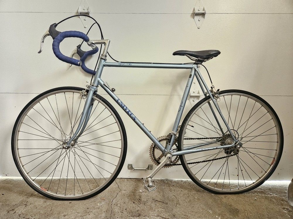 BIKE: 1985 Blue Univega Vintage Road Bike + Helmet 