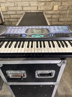 Piano: Radio Shack MD-1160 61 Key Keyboard Variable Touch Response Beginner Piano